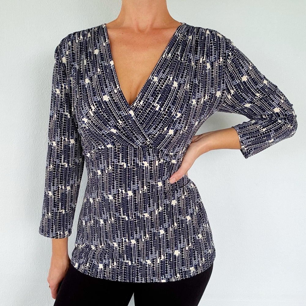 Liz & Co blue black abstract dot surplice neckline 3/4 sleeve blouse medium